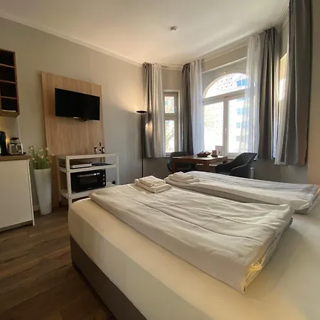 Amaroo - “charlottenhof” 2* Potsdam