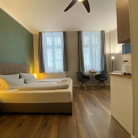 Amaroo - Gaestehaus “charlottenhof” Потсдам