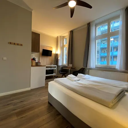 Amaroo - “charlottenhof” 2* Potsdam