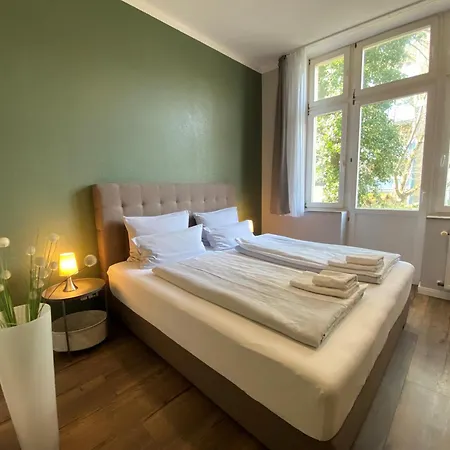 Amaroo - “charlottenhof” 2* Potsdam