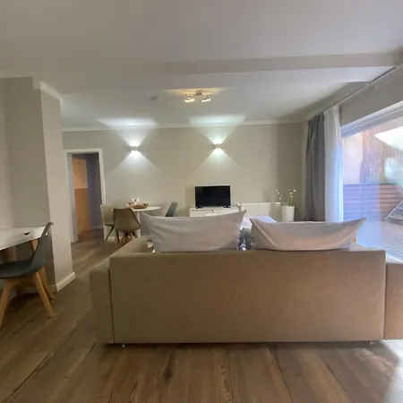Amaroo - “charlottenhof” 2*
